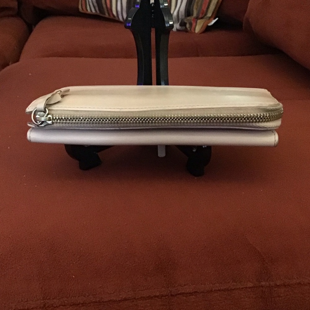 Chloe Pale Pink Leather Zip-Around Wallet - Picture 6 of 11